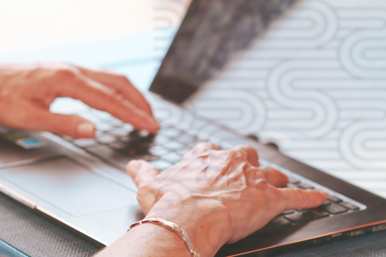 senior freelancing home